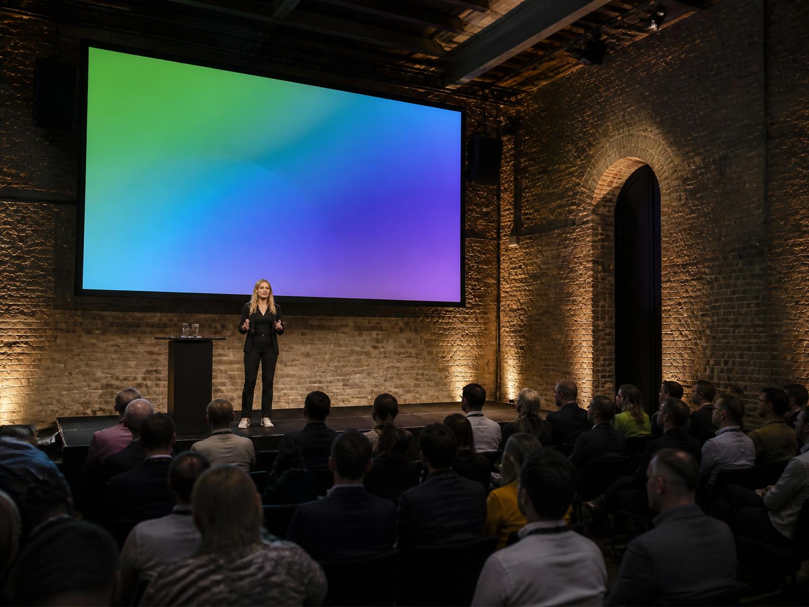 The Kult LA configured for presentation